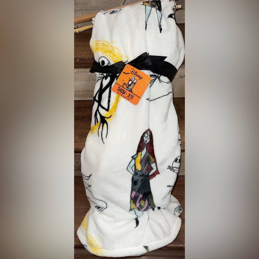 Cute 🥰 Disney Nightmare Before Christmas Oversized Plush Throw Blanket 60” x 70”